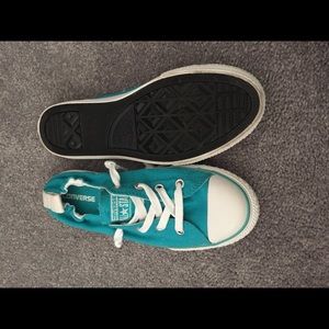EUC Converse Sneakers. Size 7